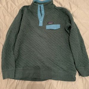 Green Patagonia 3 quarter pull over